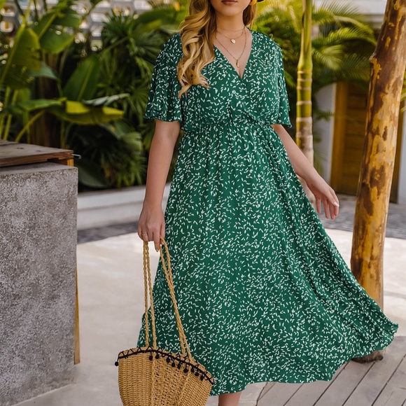 PLUS Blue Floral Butterfly Sleeve Maxi Dress - Picture 4 of 8